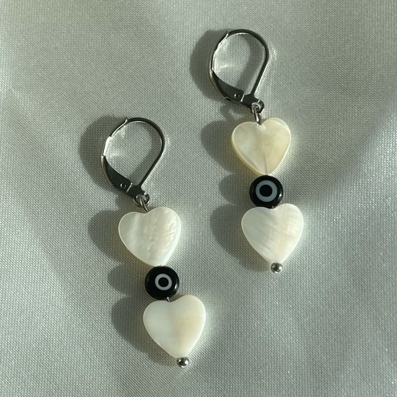 Evil eye heart shell pearl stainless steel silver pearl earrings - Picture 1 of 4